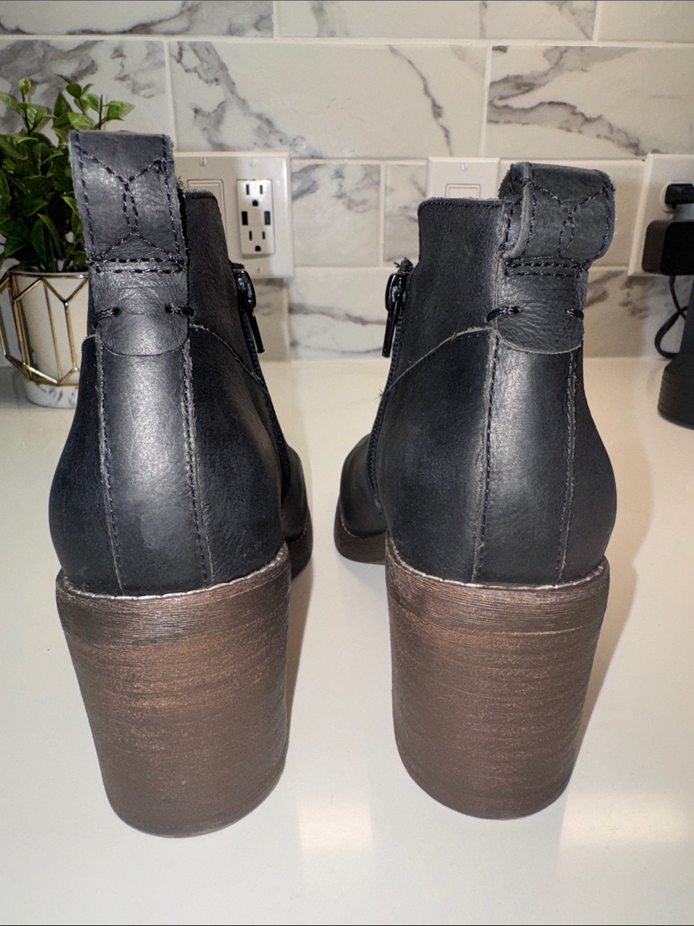 Crown Vintage Black Leather Ankle Booties with Block Heel - Picture 5 of 8